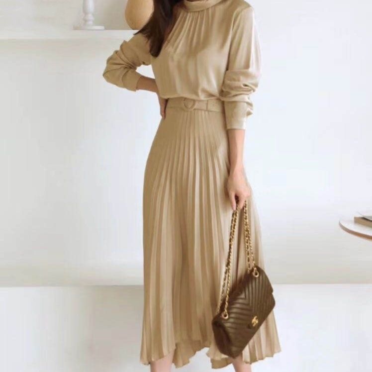 オケージョンワンピース 上品な胸元ギャザープリーツドレス