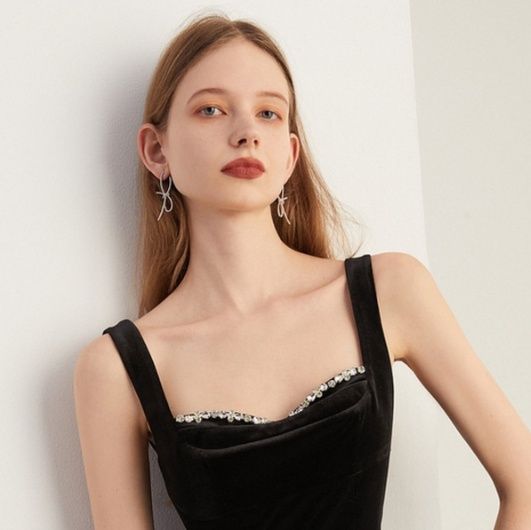 https://fulmo-img-server.com/dresscode-dresscode/1790824031192_2na7vv9h_e3yqwaoj.jpeg