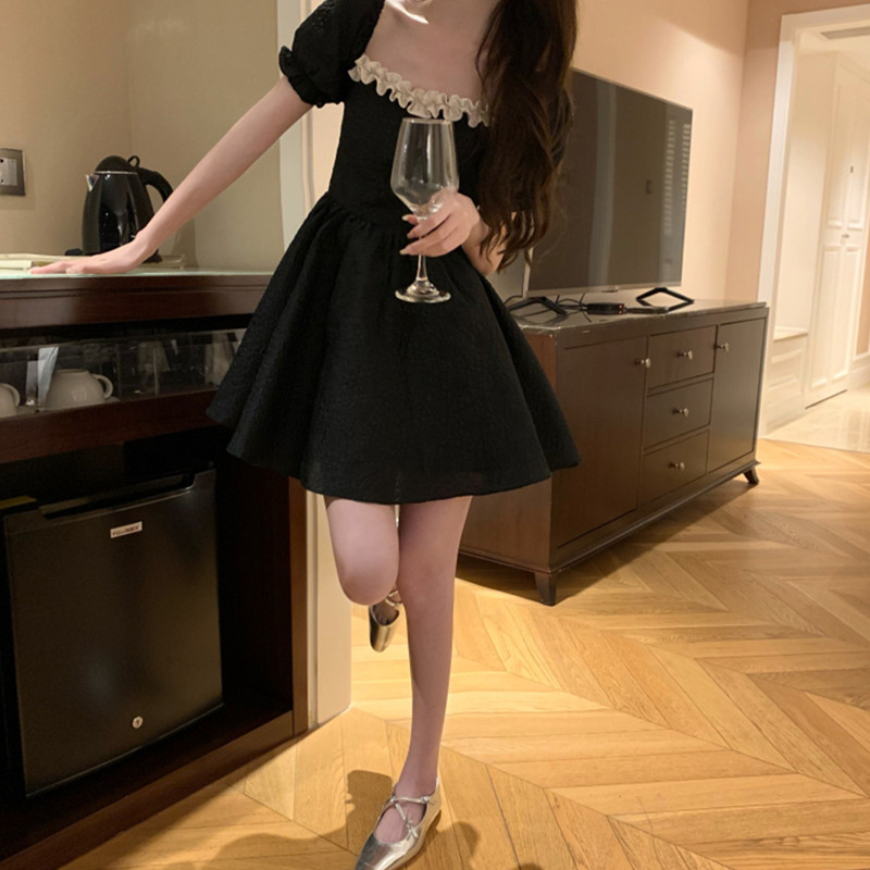 https://fulmo-img-server.com/dresscode-dresscode/187a0af3-e932-461a-a480-cacf5d302ecd.jpg