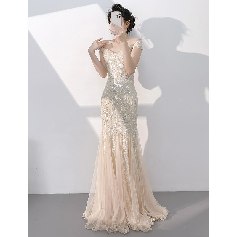 https://fulmo-img-server.com/dresscode-dresscode/18eb2b37-3cad-4bbb-aea8-ec4b882fc47e.jpg