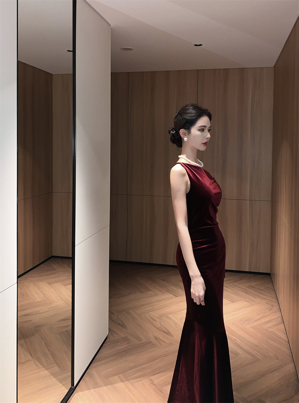 https://fulmo-img-server.com/dresscode-dresscode/1b9583d0-29bc-4f02-bf17-82294e3ac043.jpg