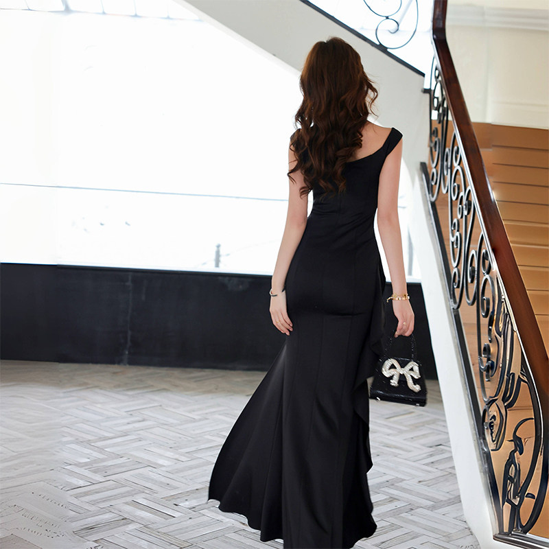 https://fulmo-img-server.com/dresscode-dresscode/23df5f26-99d3-4dae-ae12-629a478e9ad2.jpg