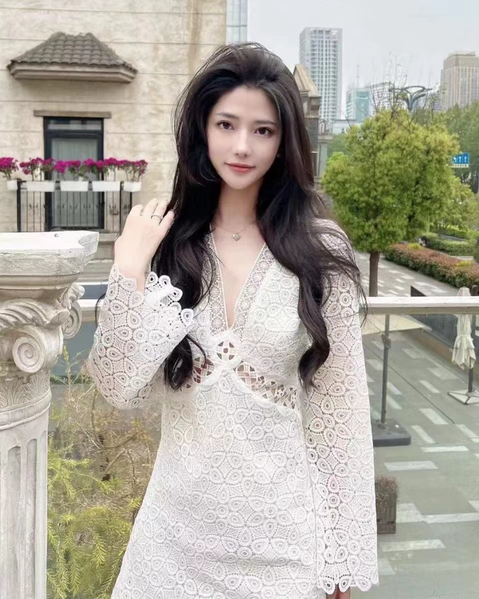 https://fulmo-img-server.com/dresscode-dresscode/23e71407-f1ec-4304-b58e-a7f2e39d1b21.jpg