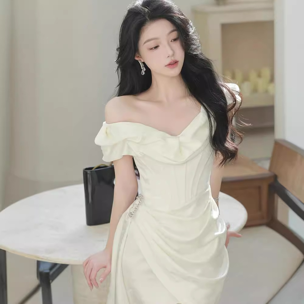 https://fulmo-img-server.com/dresscode-dresscode/2c0e1cd2-a304-4064-b183-05785f41b4cd.jpg