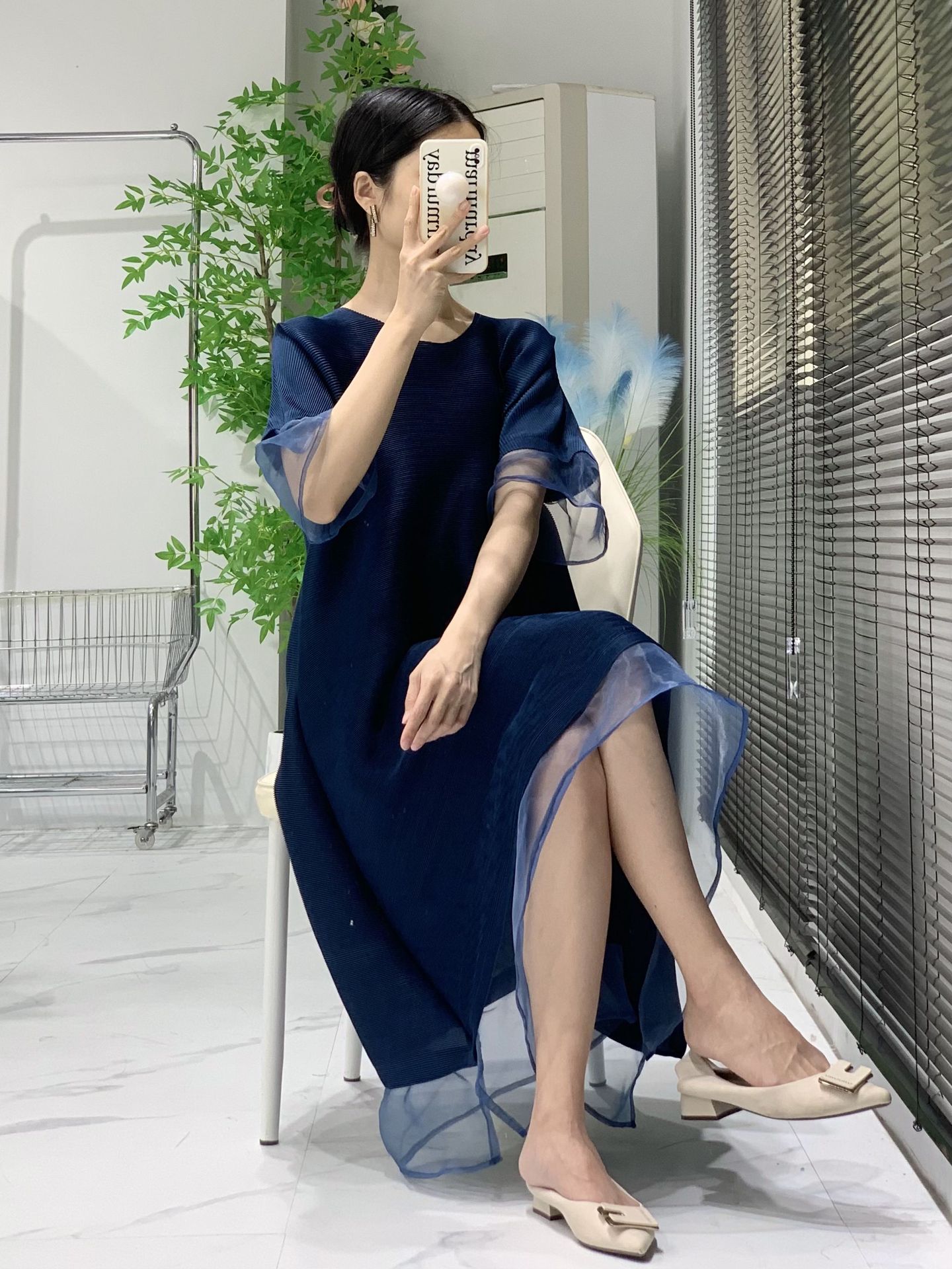 https://fulmo-img-server.com/dresscode-dresscode/2c2df60b-6a28-4505-92d4-b4727295ae6b.jpg