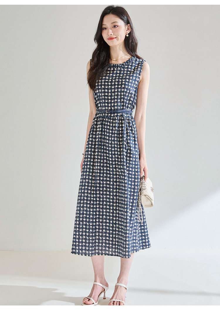 https://fulmo-img-server.com/dresscode-dresscode/2cd5be3d-ae31-4de6-871e-b3e756fc9282.jpg