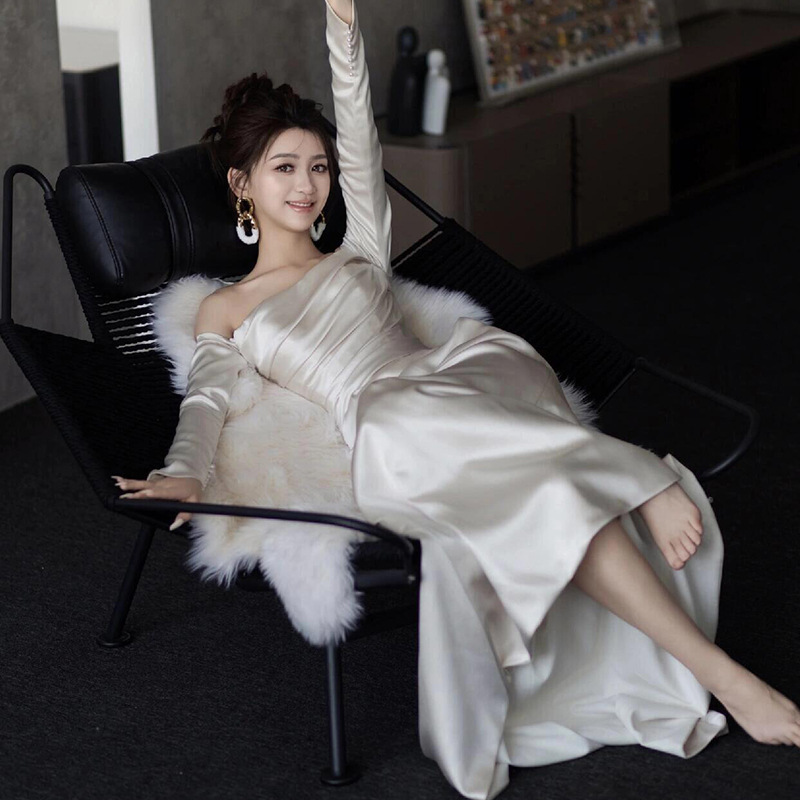 https://fulmo-img-server.com/dresscode-dresscode/2e85e505-9232-4d5b-9feb-94a0594a32f8.jpg