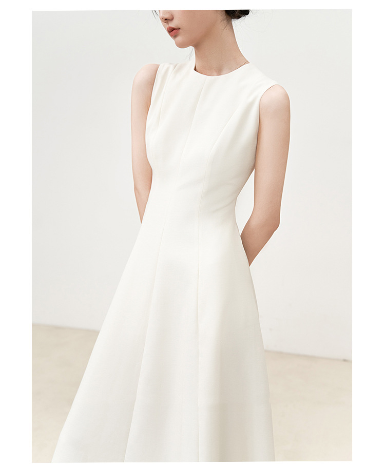 https://fulmo-img-server.com/dresscode-dresscode/2fee79e0-fc9b-45c5-aaa3-26ba179e6a13.jpg