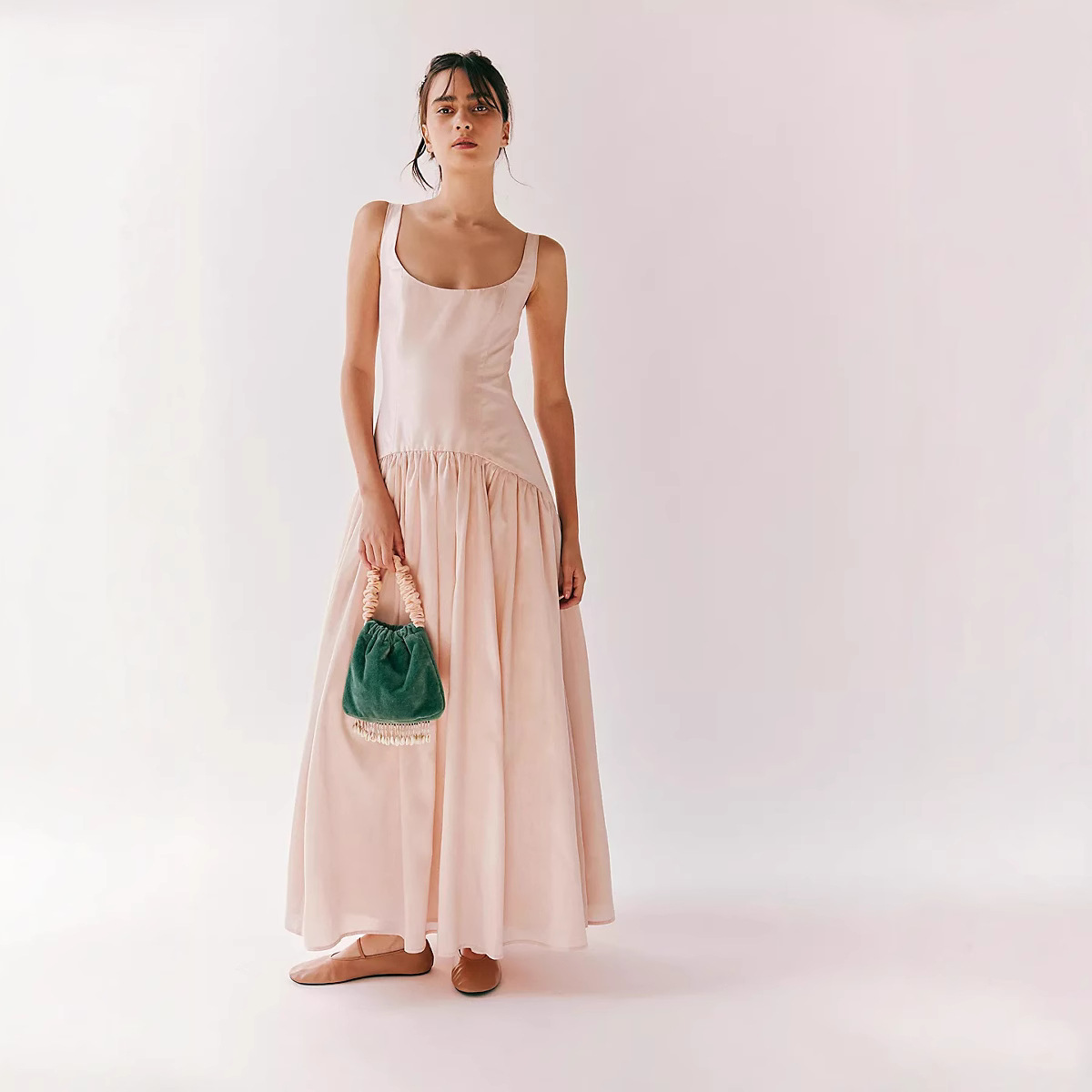 https://fulmo-img-server.com/dresscode-dresscode/36cff3be-a937-4b72-adc5-bddbe951b6fc.jpg