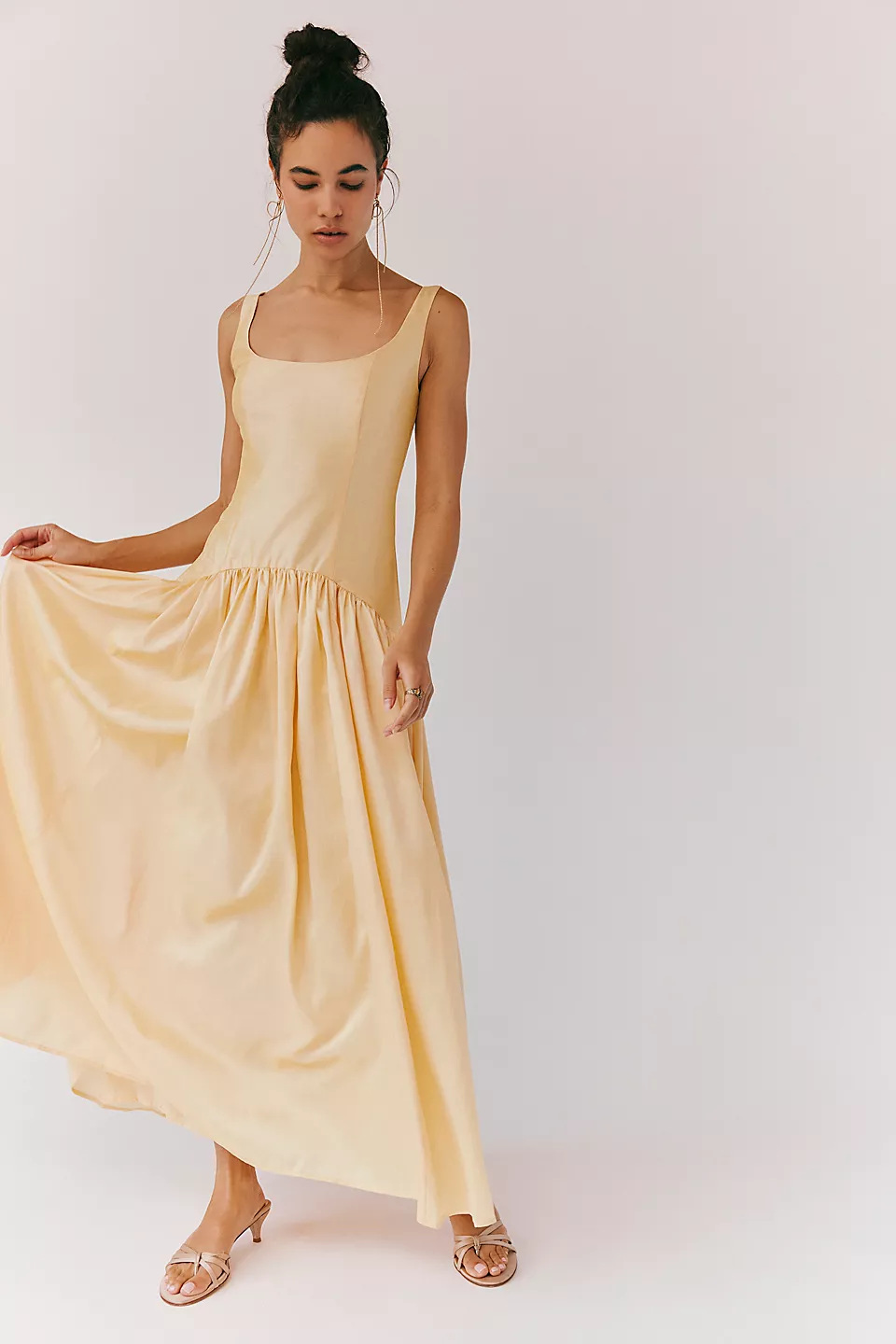 https://fulmo-img-server.com/dresscode-dresscode/39bb80a1-5a29-41a1-a608-50b542a100d7.jpg