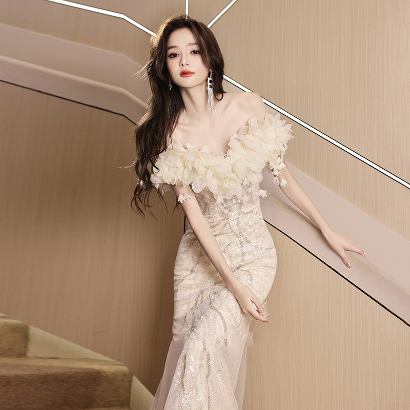 https://fulmo-img-server.com/dresscode-dresscode/3b384bab-3141-4c53-8a53-f9b53c3ae14d.jpg