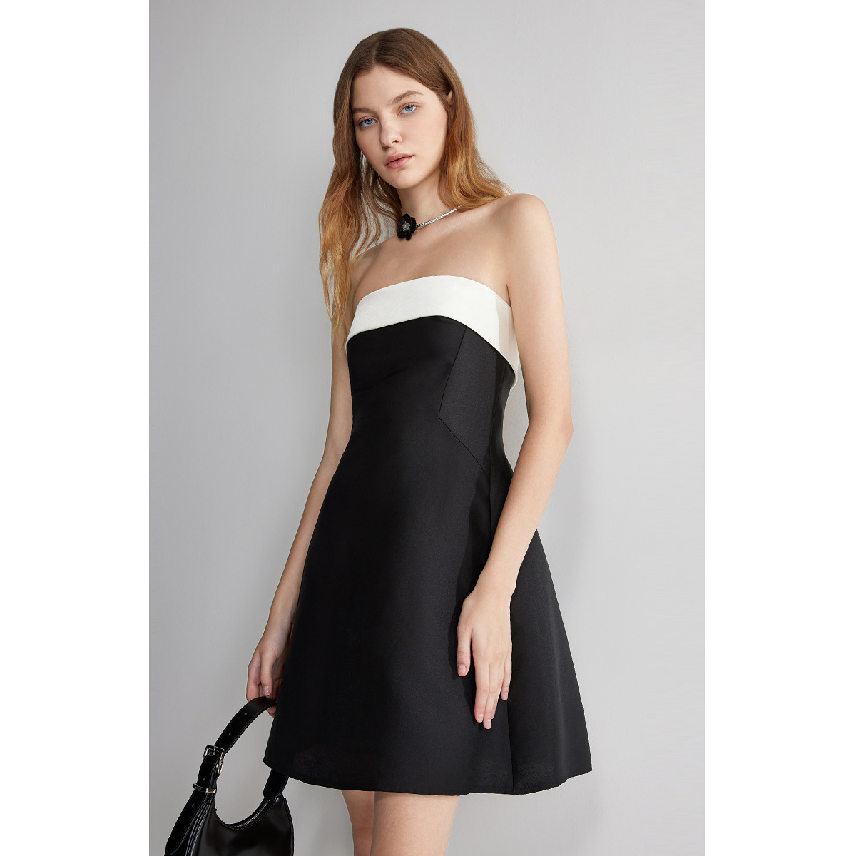 https://fulmo-img-server.com/dresscode-dresscode/3ba06ba4-d020-456b-883c-74d07fac4fed.jpg