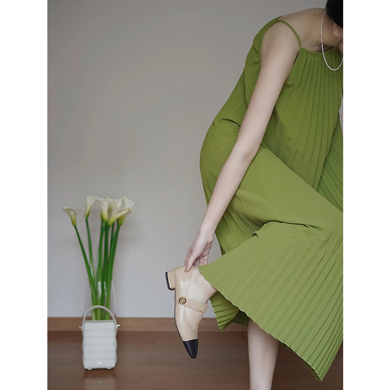 https://fulmo-img-server.com/dresscode-dresscode/3d22ccad-689e-4b14-95f2-fd6389d8bef2.jpg