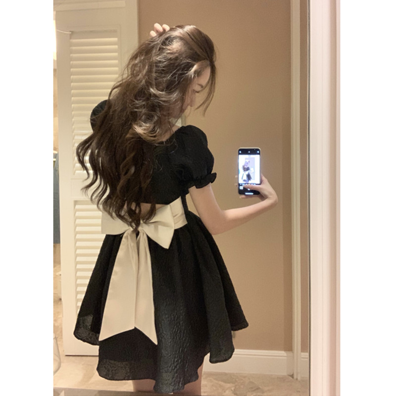 https://fulmo-img-server.com/dresscode-dresscode/3de769f4-628f-4522-9846-4d0510a88661.jpg