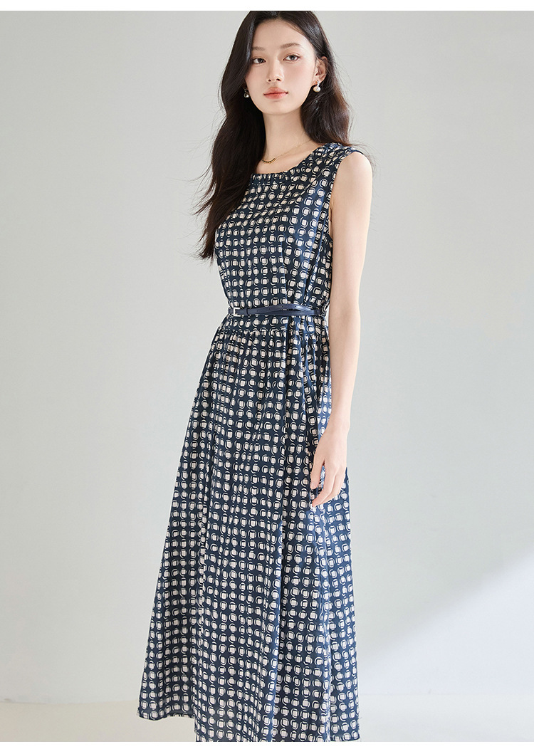 https://fulmo-img-server.com/dresscode-dresscode/4095baa7-b833-467d-ad33-2fd57fe32bce.jpg