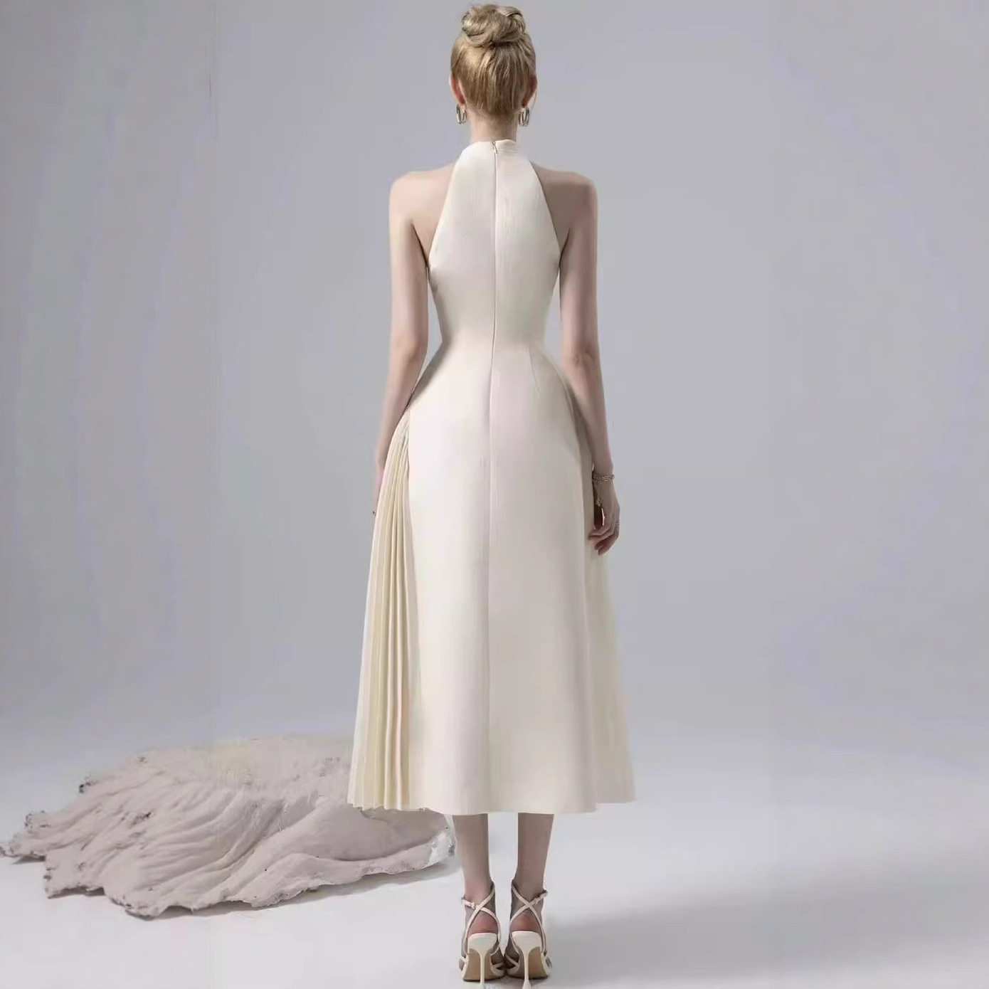 オケージョン ドレス ホルターネック立体プリーツ切替ミディ丈ワンピース