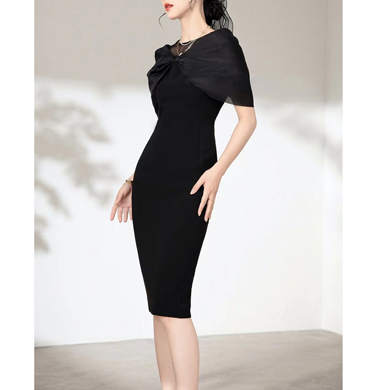 https://fulmo-img-server.com/dresscode-dresscode/436829d1-bb67-4cf5-9a34-9b6e2c048e5d.jpg