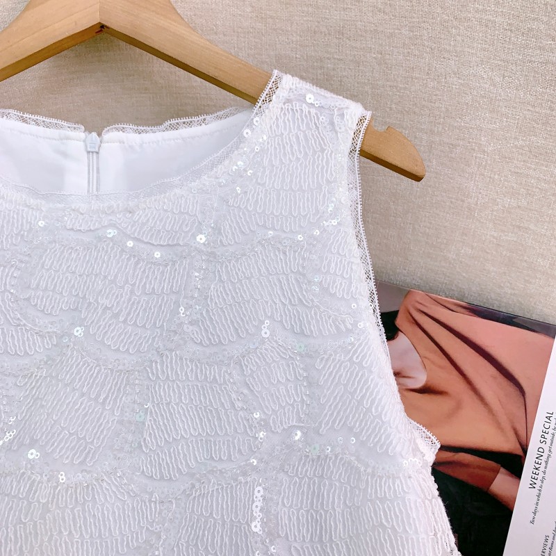 https://fulmo-img-server.com/dresscode-dresscode/447305c5-a09a-4cfc-a80d-523e57e3782b.jpg