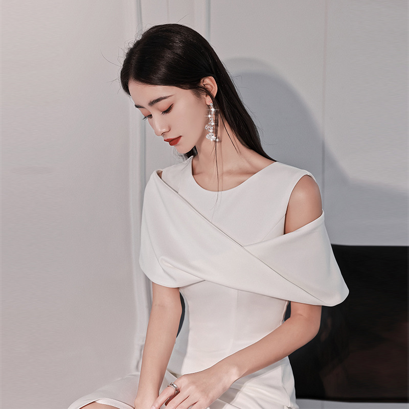 https://fulmo-img-server.com/dresscode-dresscode/44a29f0a-c2de-4e64-bbd8-0f34e032a235.jpg