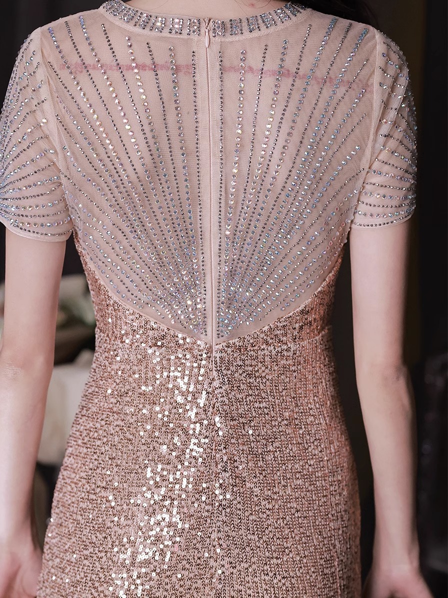 https://fulmo-img-server.com/dresscode-dresscode/46d2e629-f4a6-4c43-a76e-c7ff1c662341.jpg