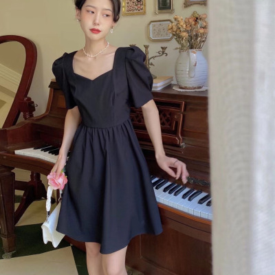 https://fulmo-img-server.com/dresscode-dresscode/475e6136-7ec6-4df1-9ad2-6c5c74148177.jpg