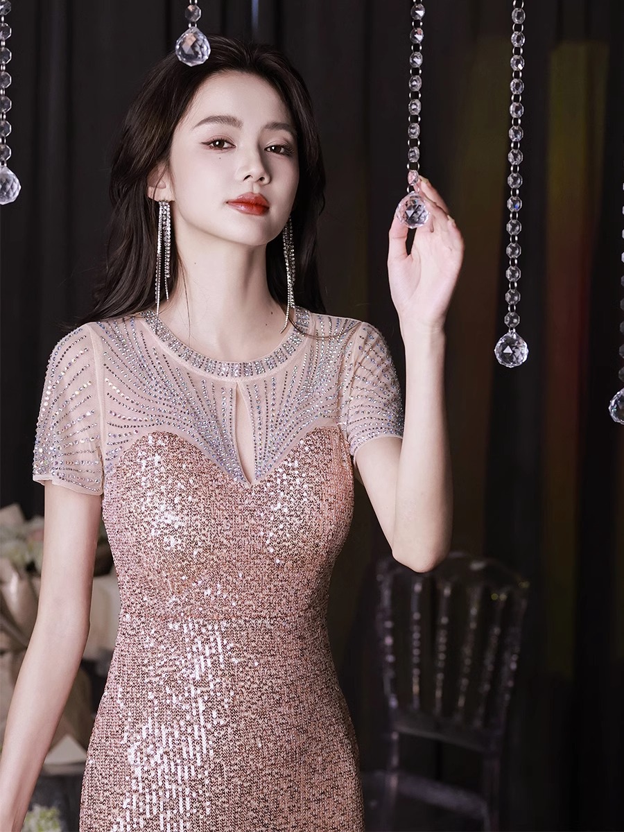 https://fulmo-img-server.com/dresscode-dresscode/47c0f2ba-ce8c-4738-b735-b899d4ecb309.jpg
