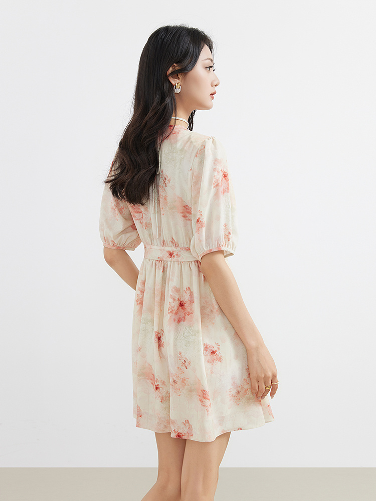 https://fulmo-img-server.com/dresscode-dresscode/49bd245b-b288-4c70-99a9-0c9ba8283795.jpg