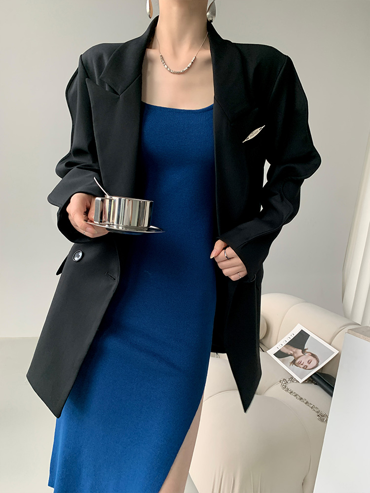 https://fulmo-img-server.com/dresscode-dresscode/4c06115e-79ca-4d6e-a037-3ab10d300092.jpg