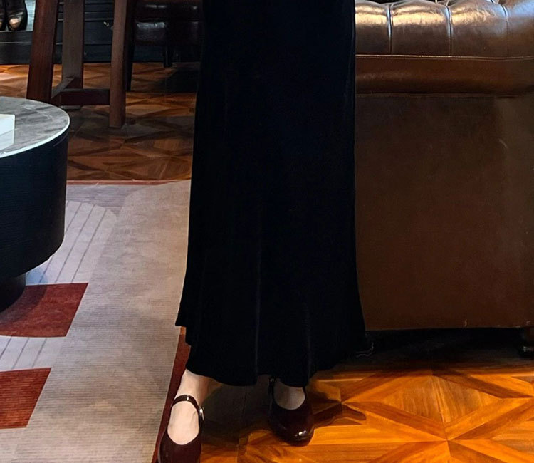 https://fulmo-img-server.com/dresscode-dresscode/4fd96957-a859-4c80-b8d4-a6216a6a84bf.jpg