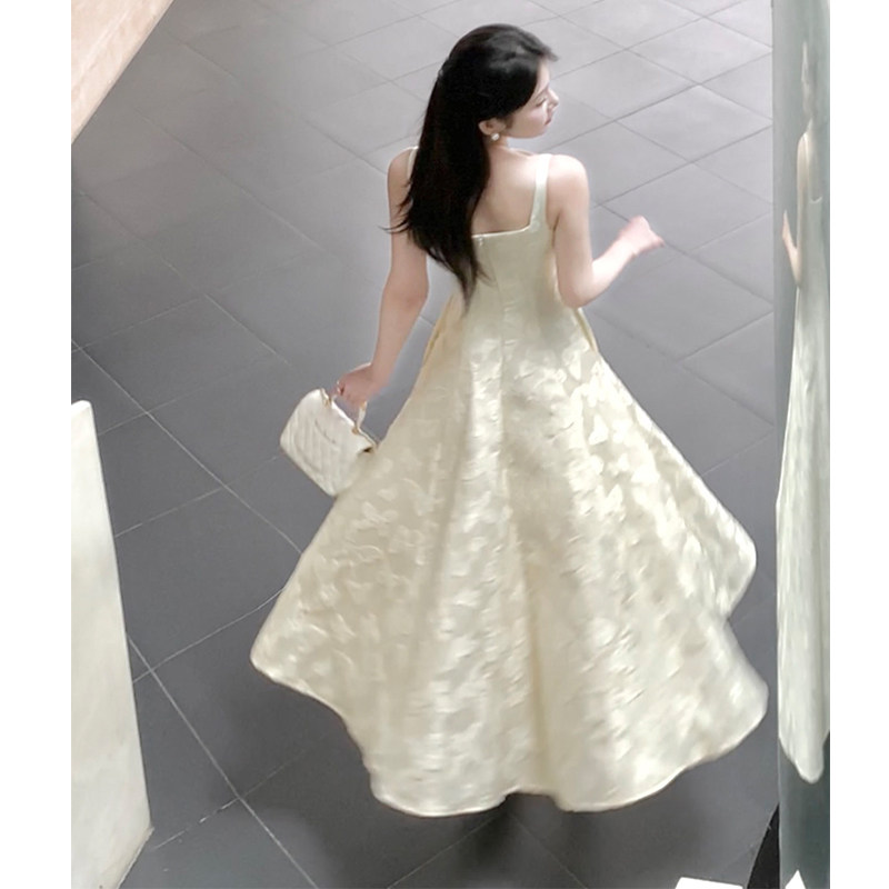 https://fulmo-img-server.com/dresscode-dresscode/5110613e-7de1-44ba-a1b3-0a928a4fa078.jpg