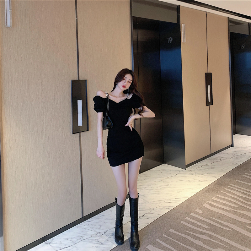 オケージョン ドレス チェーンストラップ付きオフショルダータイトドレス