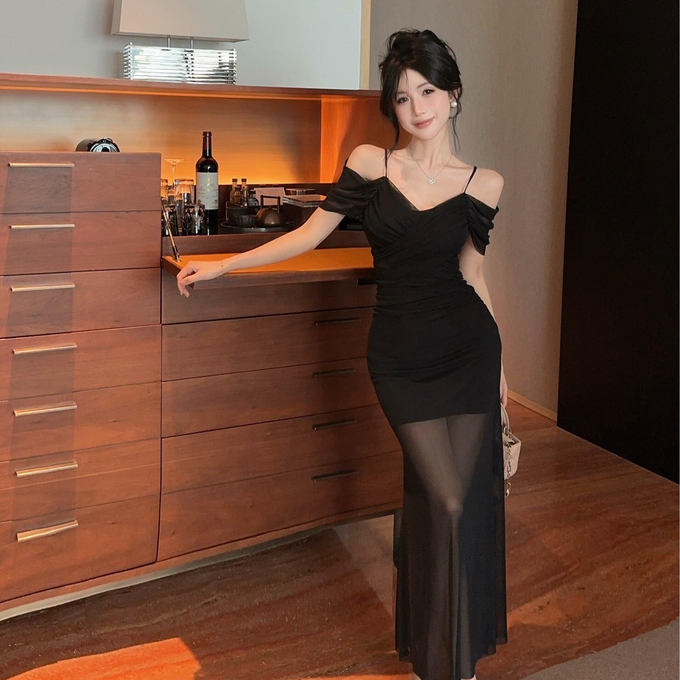 https://fulmo-img-server.com/dresscode-dresscode/564c1b15-2400-4f51-8aa5-dfed683f7ee5.jpg