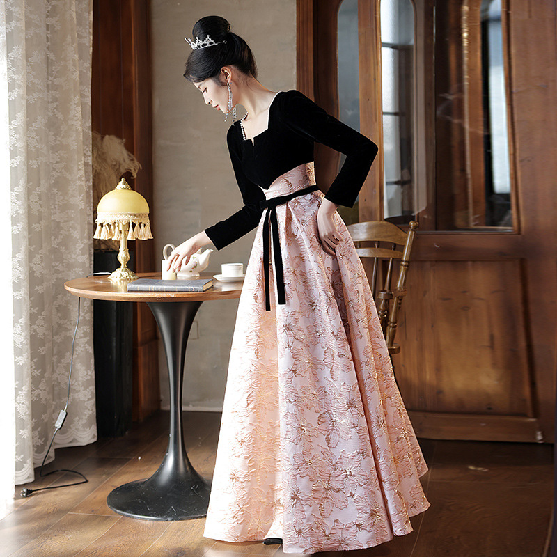 https://fulmo-img-server.com/dresscode-dresscode/576c1937-f633-4917-8ba2-ba31e42517e1.jpg