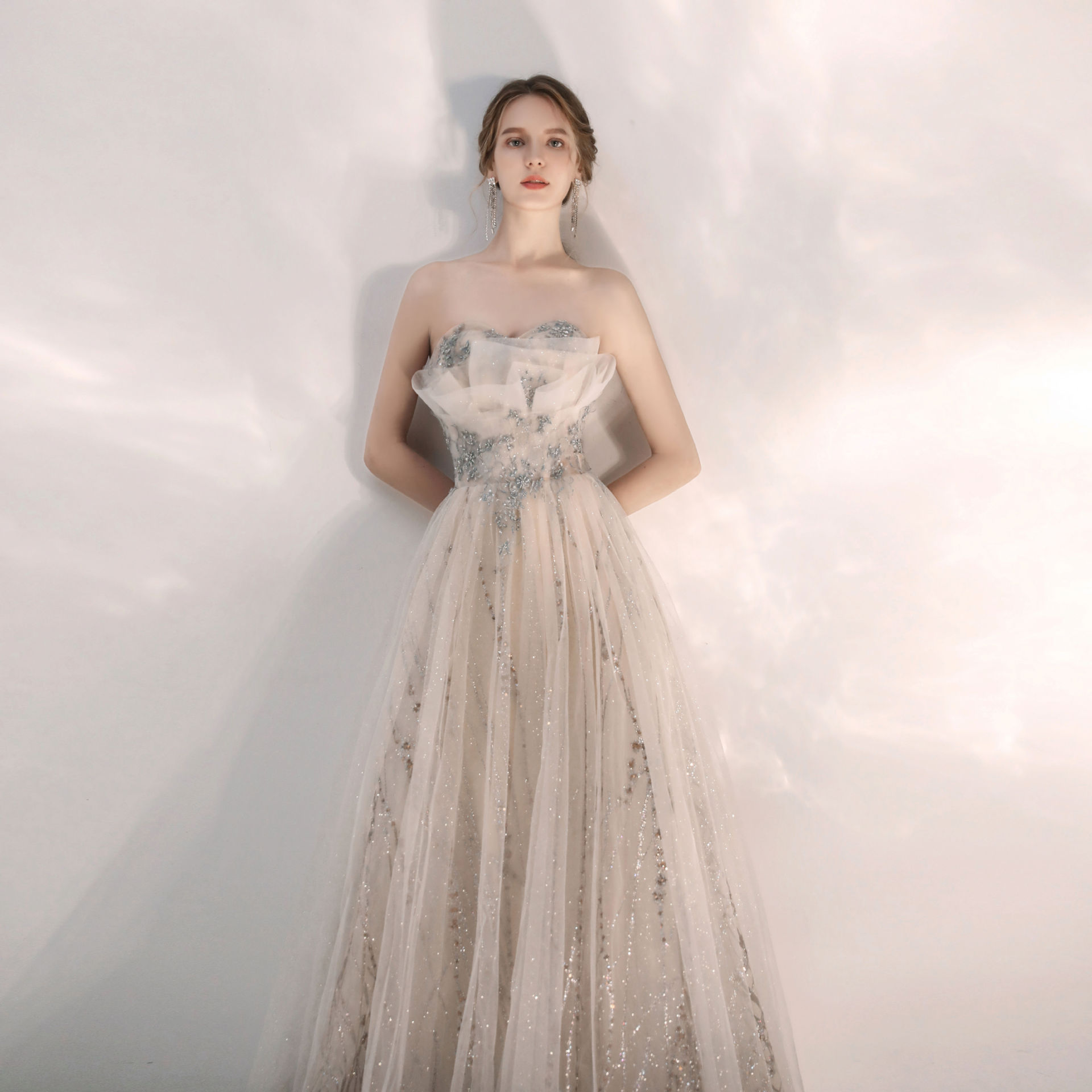 https://fulmo-img-server.com/dresscode-dresscode/5bf601c0-b098-4b49-883c-d92f3684f975.jpg