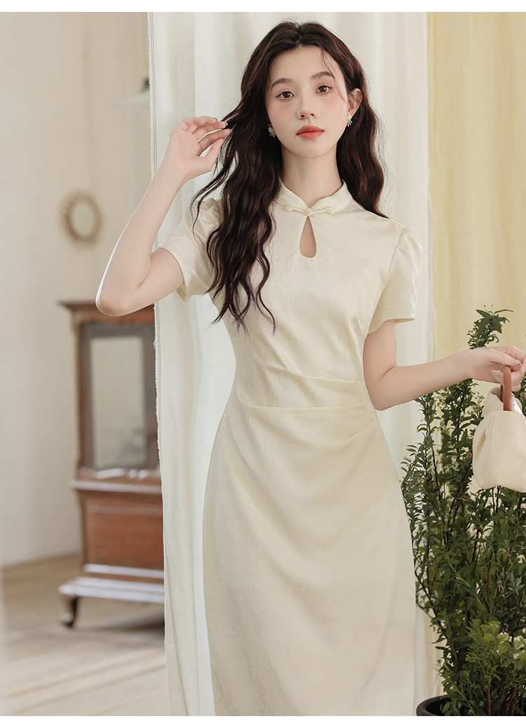 https://fulmo-img-server.com/dresscode-dresscode/5c7d44df-f174-424f-b154-0d406199c67b.jpg