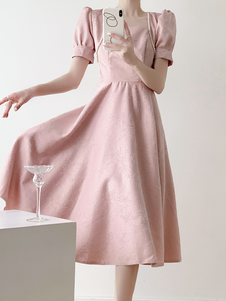 https://fulmo-img-server.com/dresscode-dresscode/6019679d-a5cf-481a-9184-2ef46db8016c.jpg