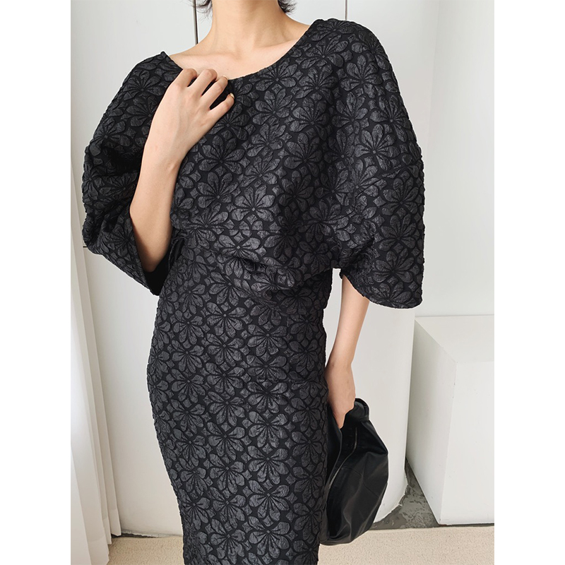https://fulmo-img-server.com/dresscode-dresscode/6535ae18-b30a-43cf-9ee6-6534f3e926e7.jpg