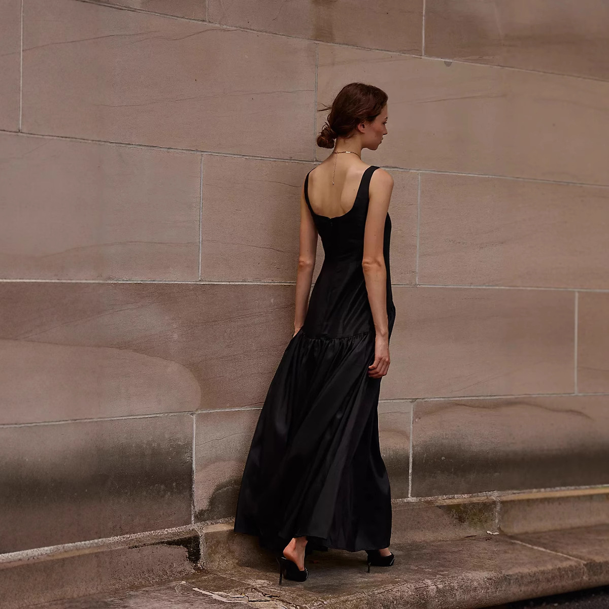 https://fulmo-img-server.com/dresscode-dresscode/66377021-c614-4b0d-9adf-57ae3a790937.jpg