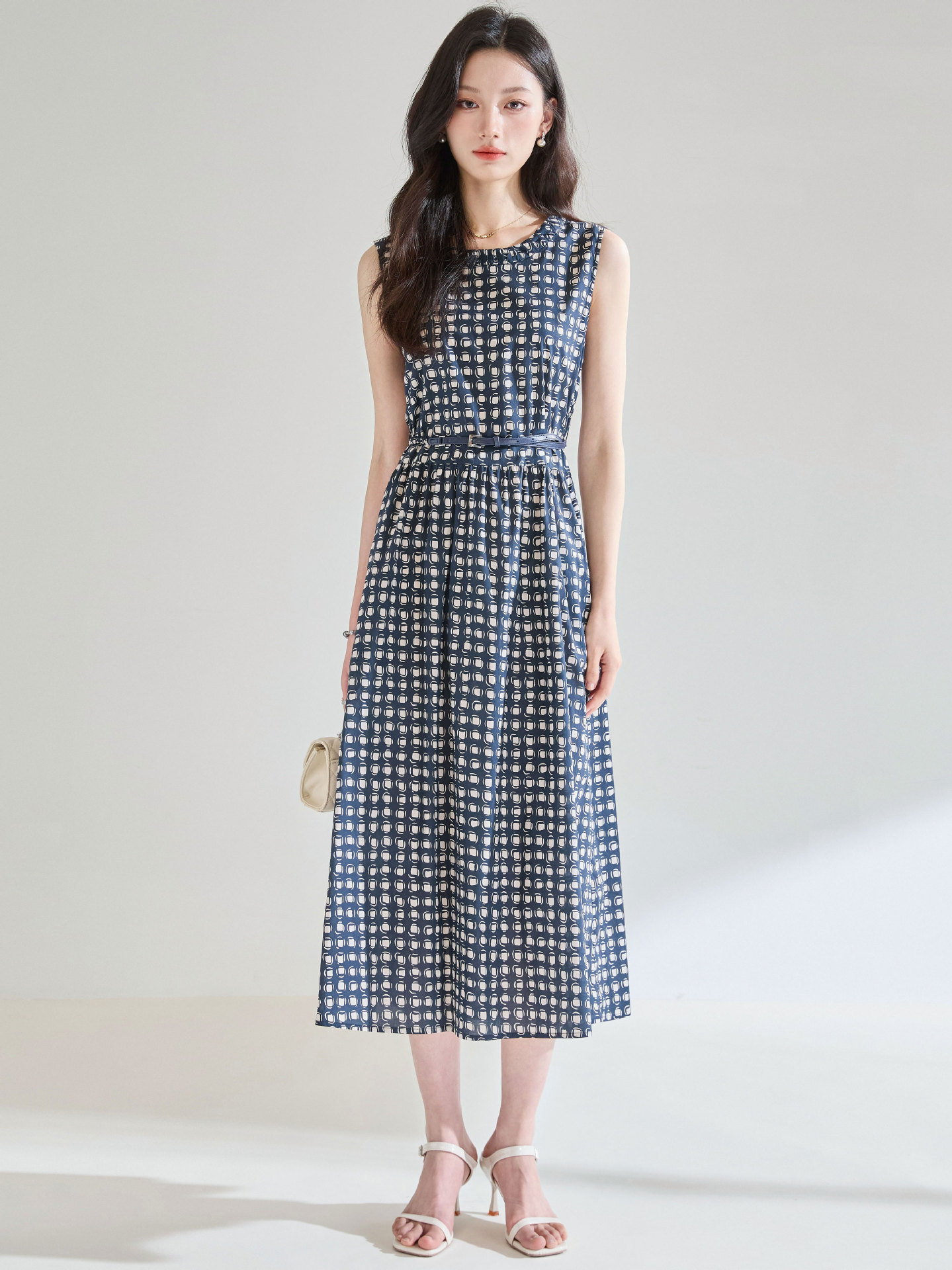 https://fulmo-img-server.com/dresscode-dresscode/66c7859a-a9ad-4243-a510-903bbb70764d.jpg