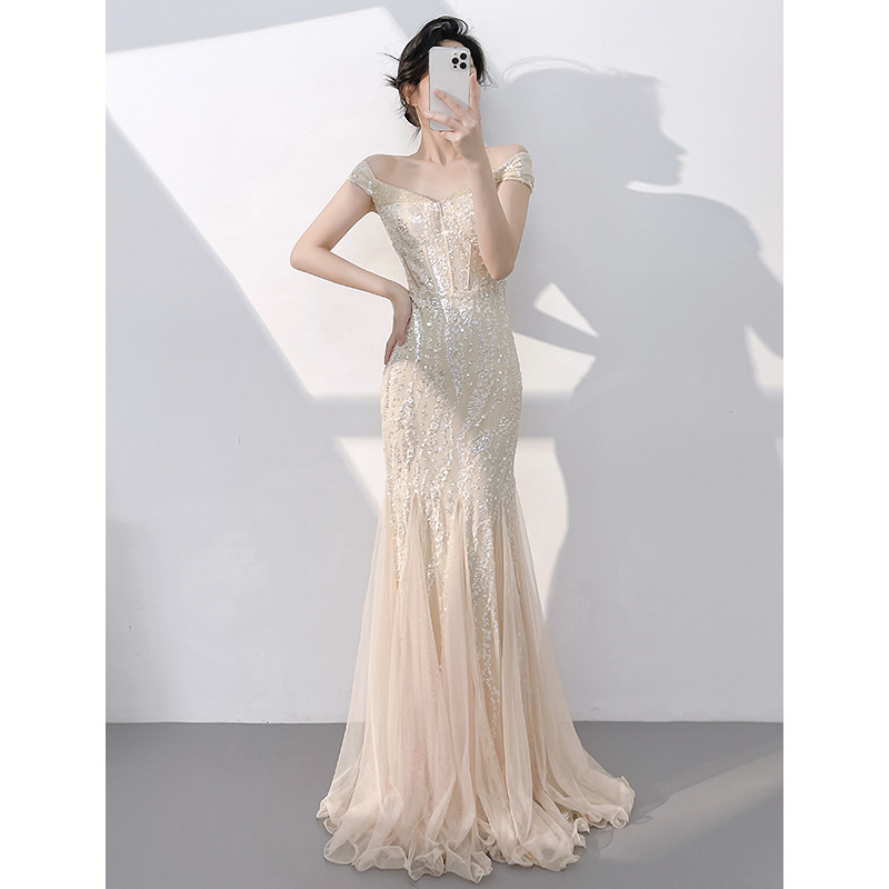 https://fulmo-img-server.com/dresscode-dresscode/6dd178d6-d98e-4bfa-8363-f90ba67c68b3.jpg