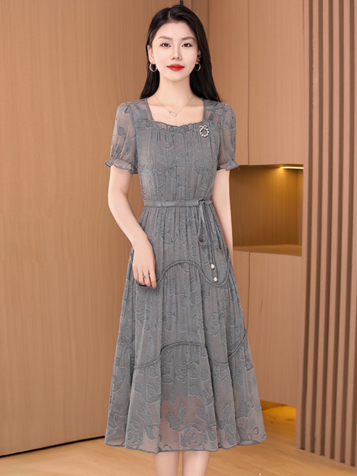 https://fulmo-img-server.com/dresscode-dresscode/6deb35cb-f83c-44bc-bb4f-7d237f8328db.jpg