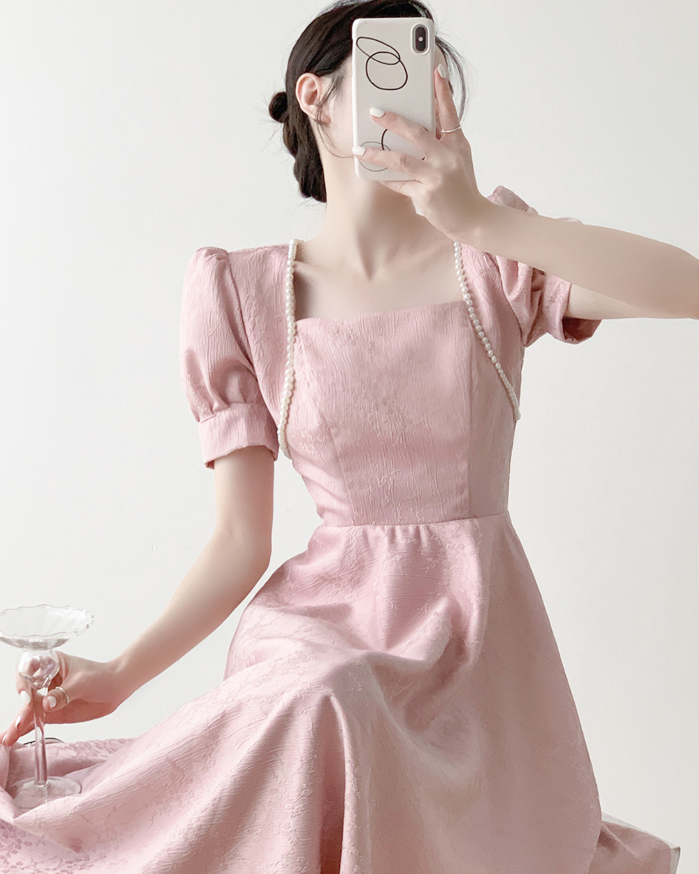 https://fulmo-img-server.com/dresscode-dresscode/7333b1f6-b2be-4c36-ad40-bcf9c0dce3b1.jpg