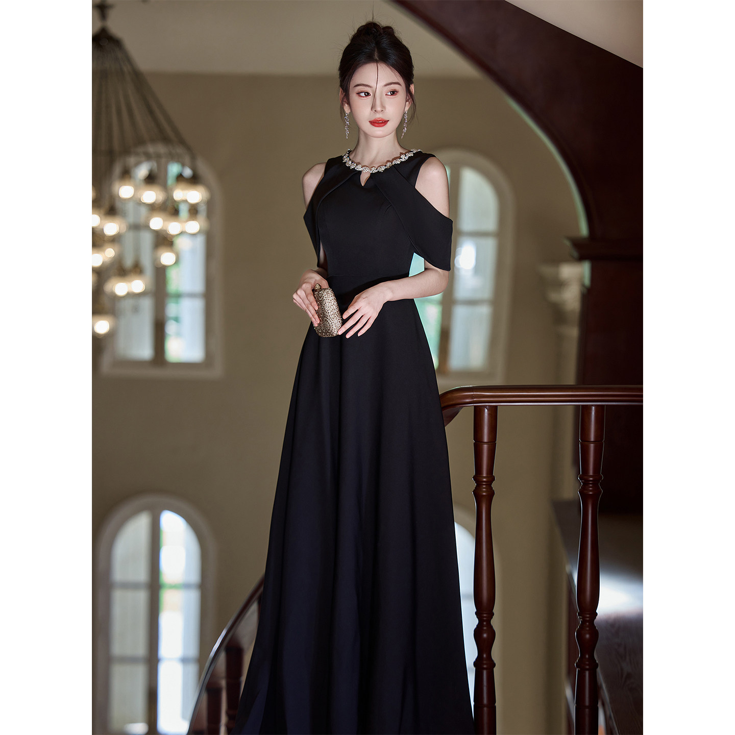https://fulmo-img-server.com/dresscode-dresscode/738b45b2-2ce3-4454-b8d6-c05dd87c3222.jpg