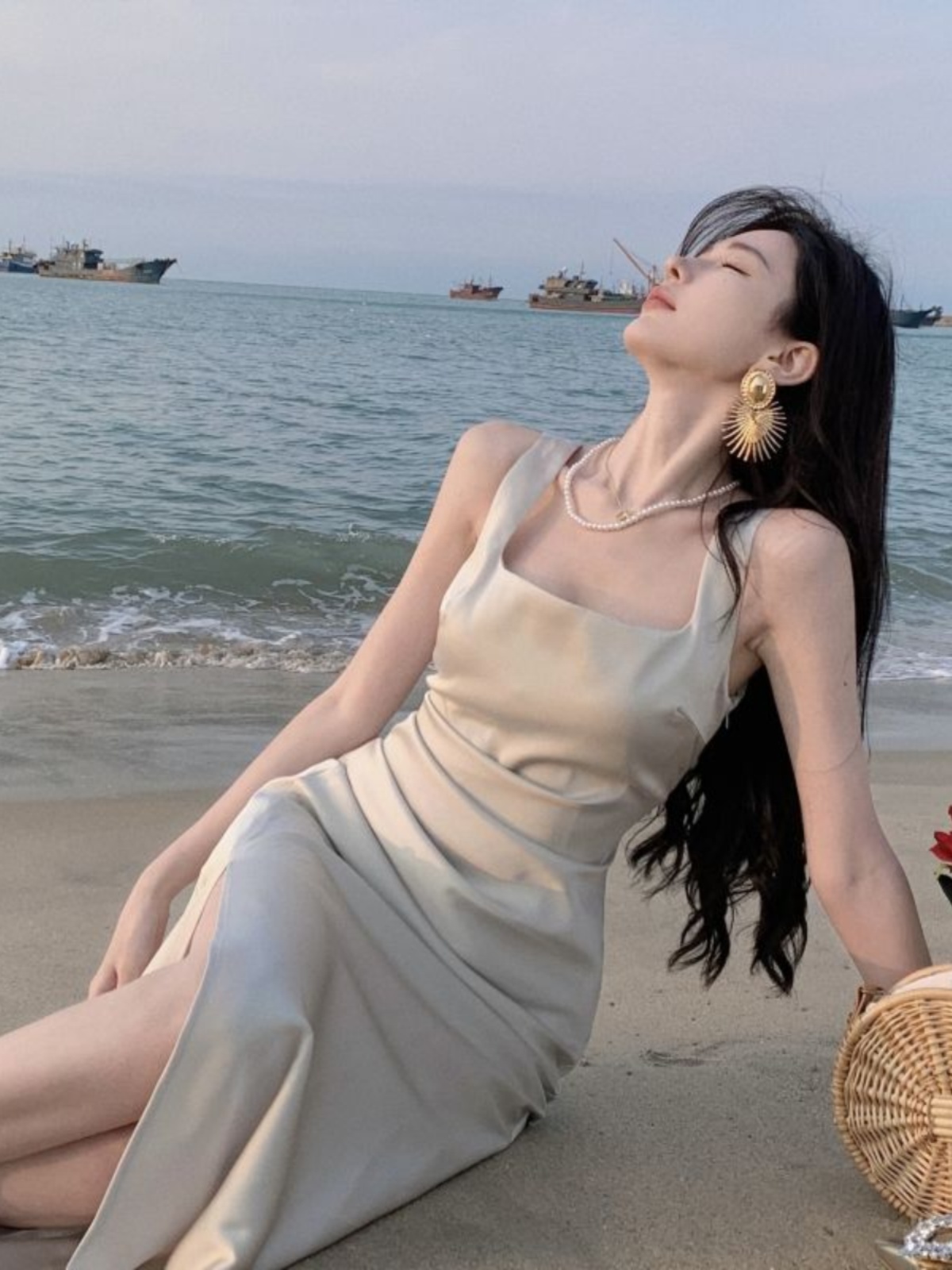 オケージョン ドレス 光沢サテンスクエアネックタイトワンピース