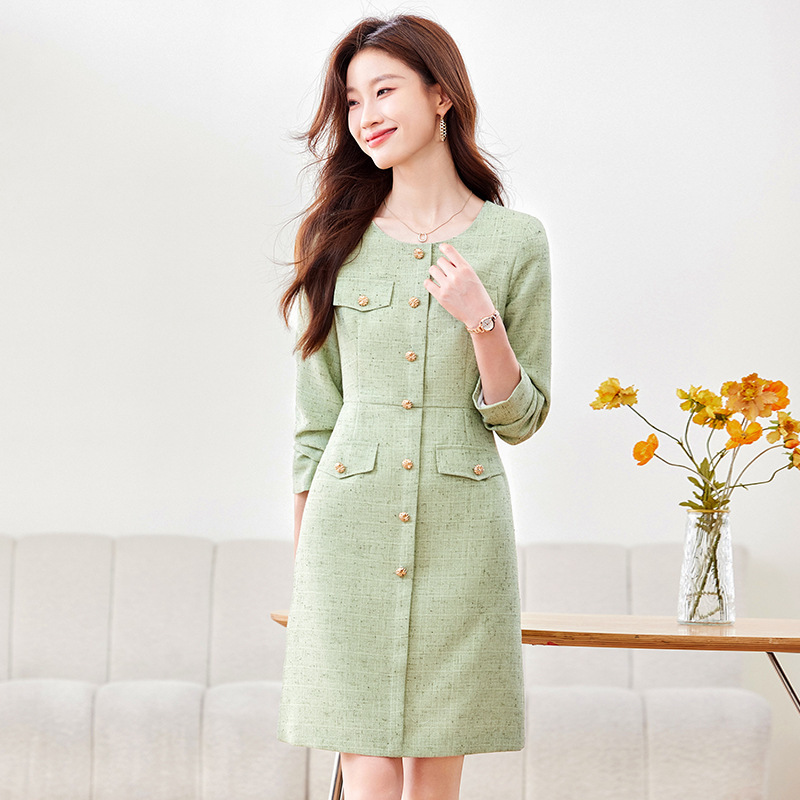 https://fulmo-img-server.com/dresscode-dresscode/7839b87e-2f2b-4aae-ad19-e4e2214f61e6.jpg