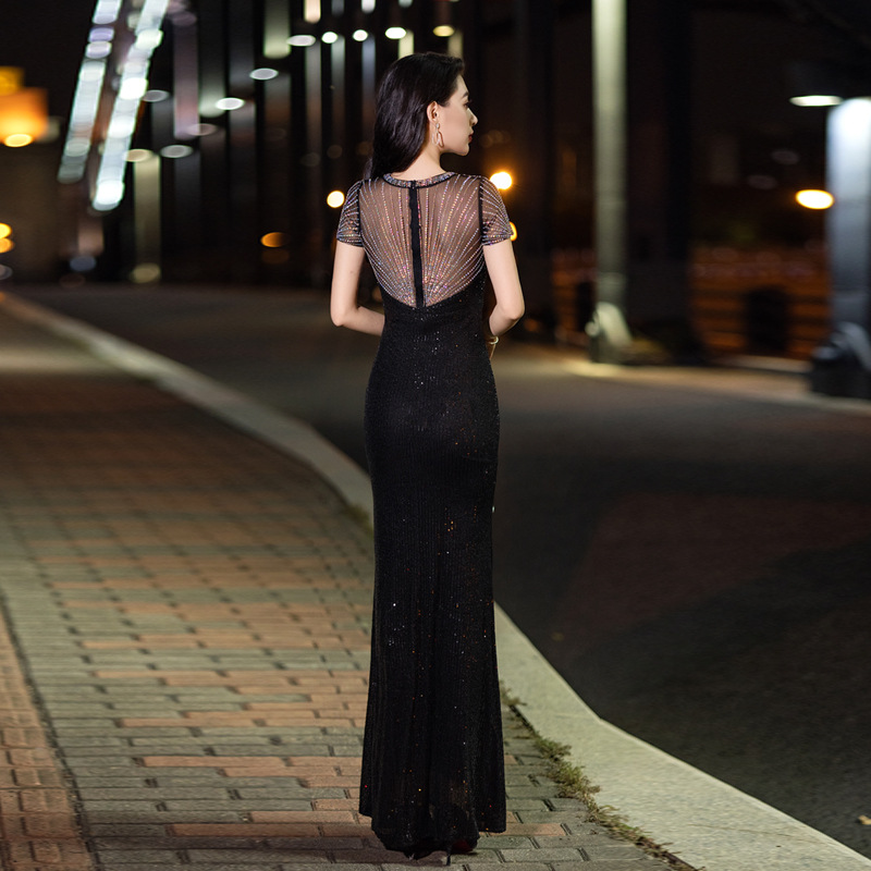 https://fulmo-img-server.com/dresscode-dresscode/789be37d-cc53-4a4d-9dc4-155d6671ae3c.jpg