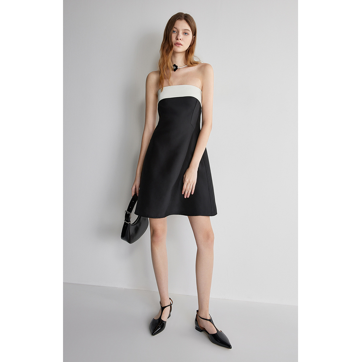 https://fulmo-img-server.com/dresscode-dresscode/7aa956b6-6186-4162-830b-079c33b4640d.jpg