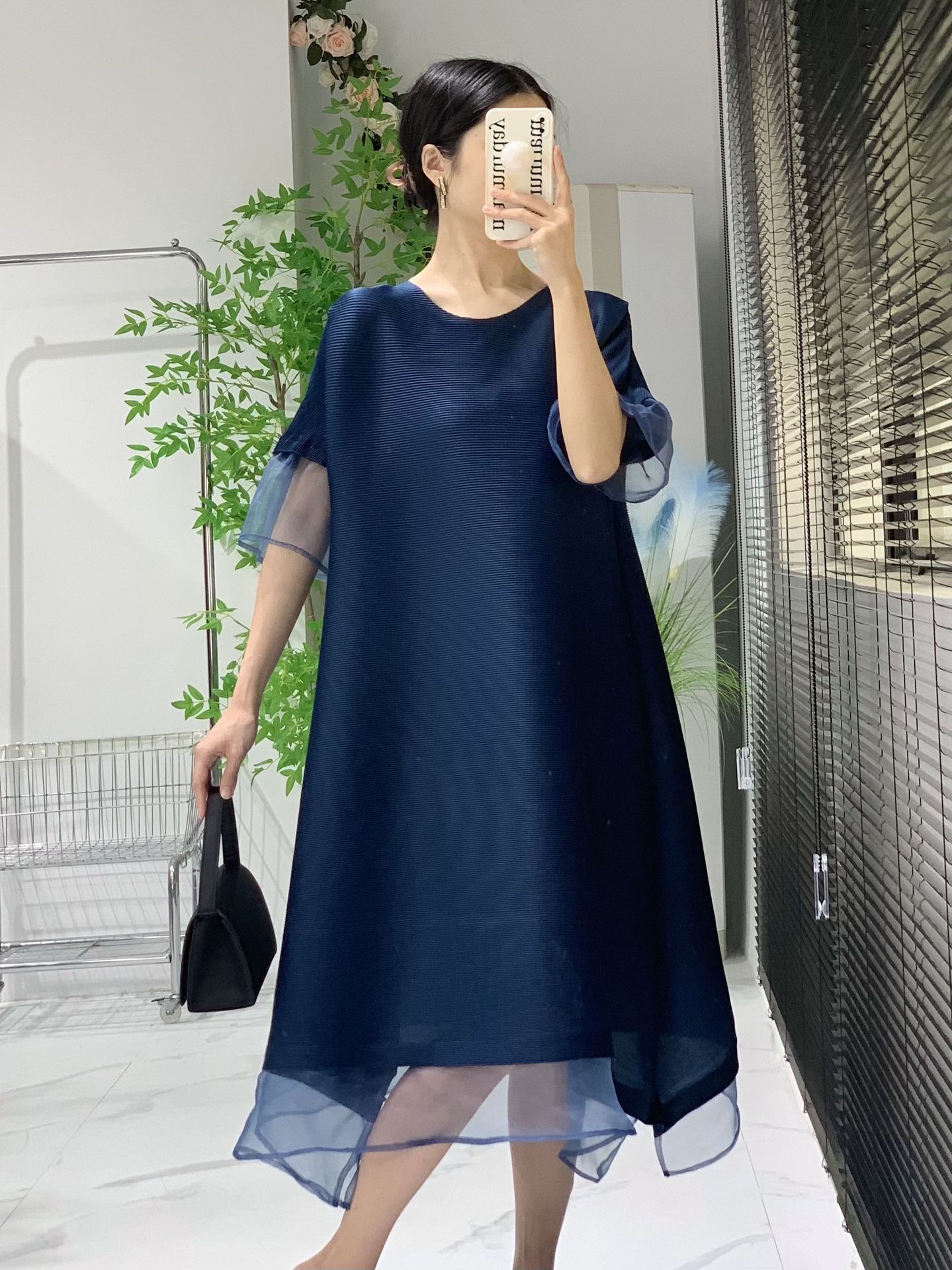 https://fulmo-img-server.com/dresscode-dresscode/7c879eb9-cbef-4014-a1ff-65291047eb50.jpg