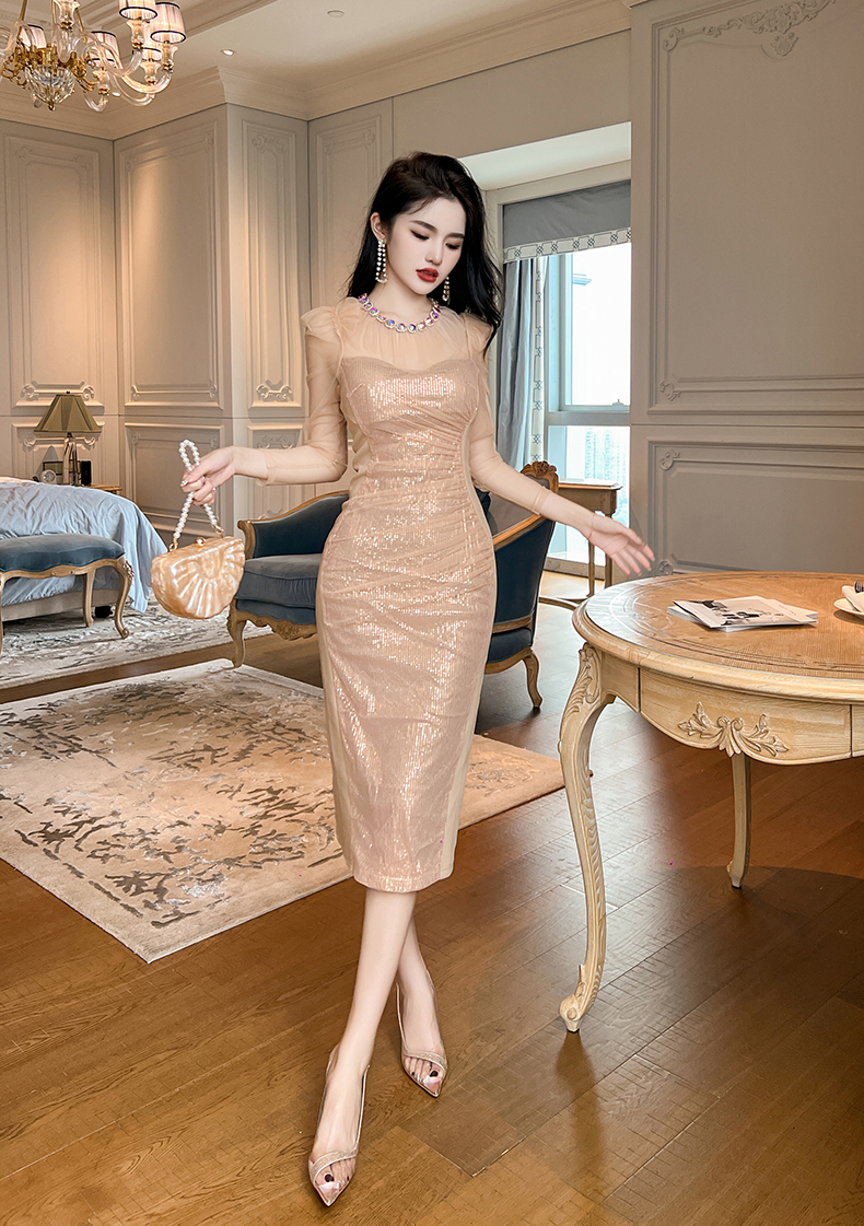 https://fulmo-img-server.com/dresscode-dresscode/7f516d14-8319-413d-8fba-3236e2264c34.jpg