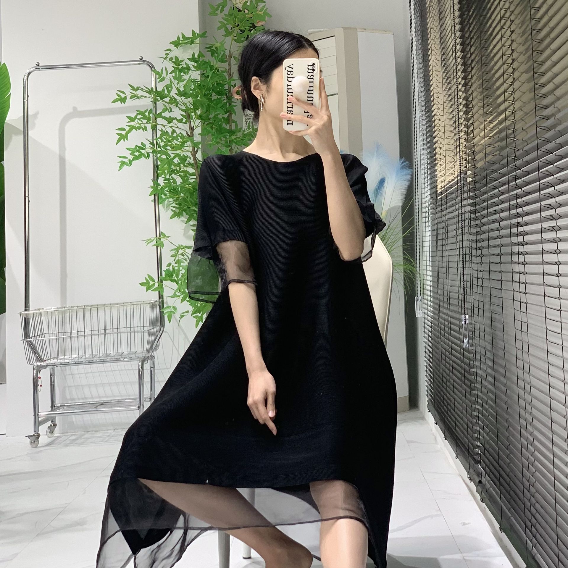 https://fulmo-img-server.com/dresscode-dresscode/800b7f8b-2060-4fa2-81b0-ed0e392b7b9c.jpg